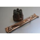 A 19thc copper crenellated mousse mould (h.10cm x 11cm) and an Art Nouveau copper doorhandle of