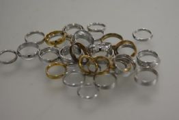 A collection of unmarked yellow and white metal wedding bands (a lot)