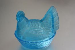 A moulded turquoise glass hen on nest (h.20cm x 22cm x 17cm)