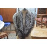 A grey fox fur collar with satin lining (96cm x 15cm)