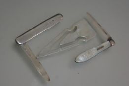 A Victorian silver mother of pearl fruit knife, Sheffield 1860, a silver penknife, Sheffield 1906,