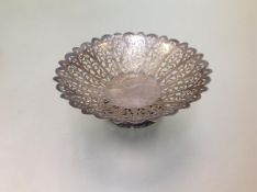 A George V silver fruit bowl, Birmingham 1935, circular, with scalloped rim, pierced in panels