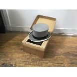 A gentleman's Linney of London, morning hat complete with original box (h.13cm inner: 19cm x 16cm)