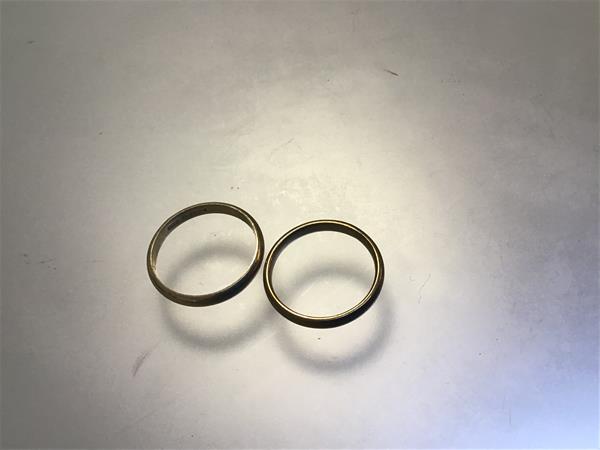 Two 9ct gold wedding bands (4.52g)