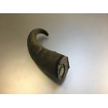 A 19thc horn brass mounted and hinged powder horn (l.14cm d.5cm))