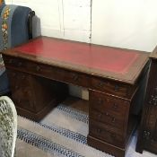 An Edwardian mahogany twin pedestal kneehole desk, the rectangular top with moulded edge, with inset