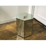 An octagonal mirrored cube stand (h.48cm x 35cm x 35cm)