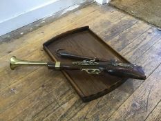 A mixed lot comprising a 1920s ghillie's extending hook, a model of a blunderbuss and an 1930s oak