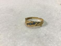 An 18ct gold three stone sapphire and rose cut diamond ring (2.47g)