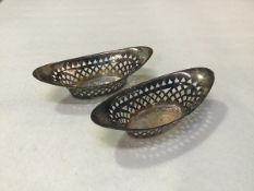 A pair of Sheffield silver navette shaped pierced bonbon dishes, Sheffield 1918 (h.3cm x 11cm) (61.