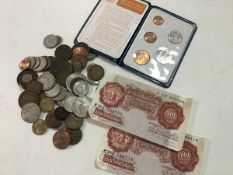 Two ten shilling notes, miscellaneous half crowns, crowns, pennies, tuppenny pieces, threepenny bits