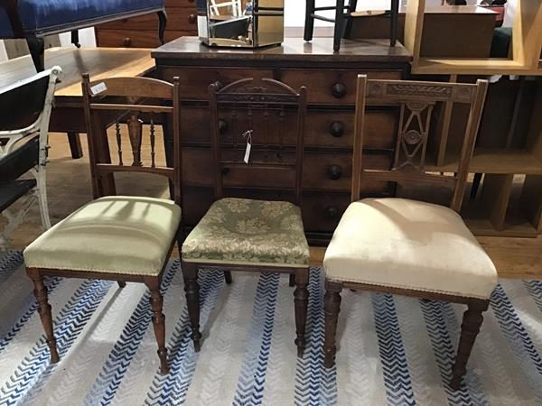 An Edwardian walnut inlaid splat and spar back side chair with stuffover seat, on turned tapered