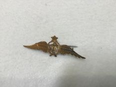 A 9ct gold WWI Royal Flying Corps (RFC) sweetheart brooch (l.6cm x 2cm) (3.4g)