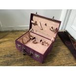 An unusual purple suede toilet case with silkstyle lining (h.19cm x 51cm x 34cm)