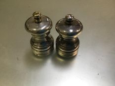 A pair of London silver pepperettes by Frank Green (one a/f) (h.6cm)