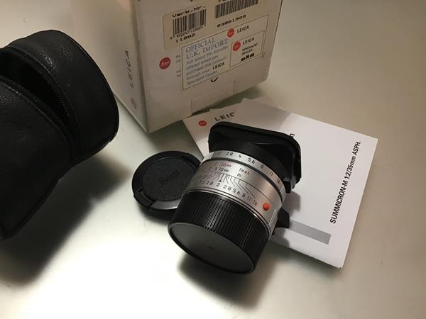 A Leica 35mm F2 Summicron -M ASPH lens in silver finish, in soft carry case, boxed
