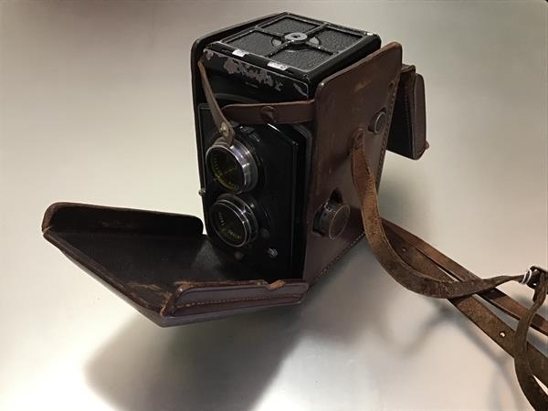 A Rolleiflex Standard K2 6x6 camera, cased.