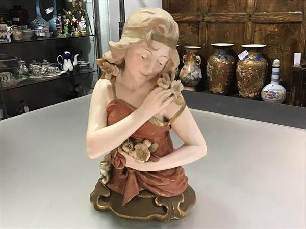 An Austrian pottery half figure of a girl, Ernst Wahliss Vienna, c. 1900, in the Art Nouveau