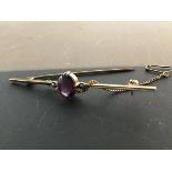 A 9ct gold amethyst and seed pearl set bar brooch,complete with safety chain (3.47g)