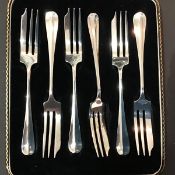 A cased set of six Sheffield silver cake forks (2.83oz)