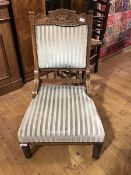 An Edwardian oak framed nursing chair, with upholstered back and seat, on turned supports (93cm x