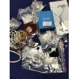 A mixed lot of jewellery including pendants, bead bracelets, chain bracelets, necklaces, polished