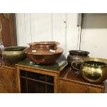 A mixed lot of copper and brass including an early 20thc hammered copper cooking pot with rounded