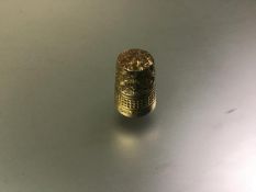 A 9ct gold thimble, Charles Horner, Chester 1928. 5 grams