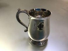 A substantial George V cast silver tankard, Heming & Co., London 1929, in 18th century style, of