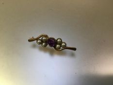 A 9ct gold amethyst and cultured pearl brooch, hallmarked for PJD, Edinburgh 1988, centred by an