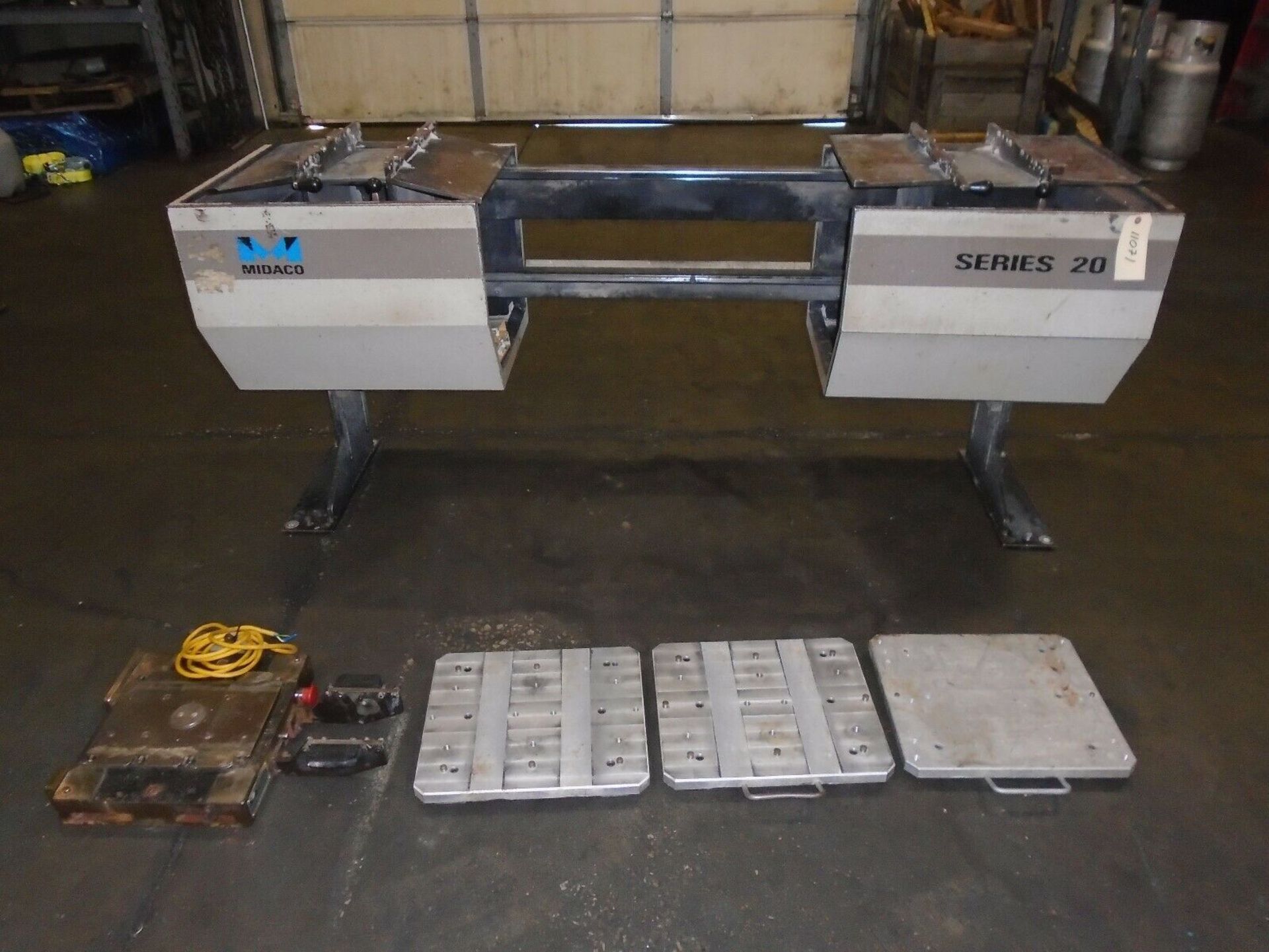 Midaco Series 20 Pallet Changer With 3 Pallets & Receiver - Image 2 of 9