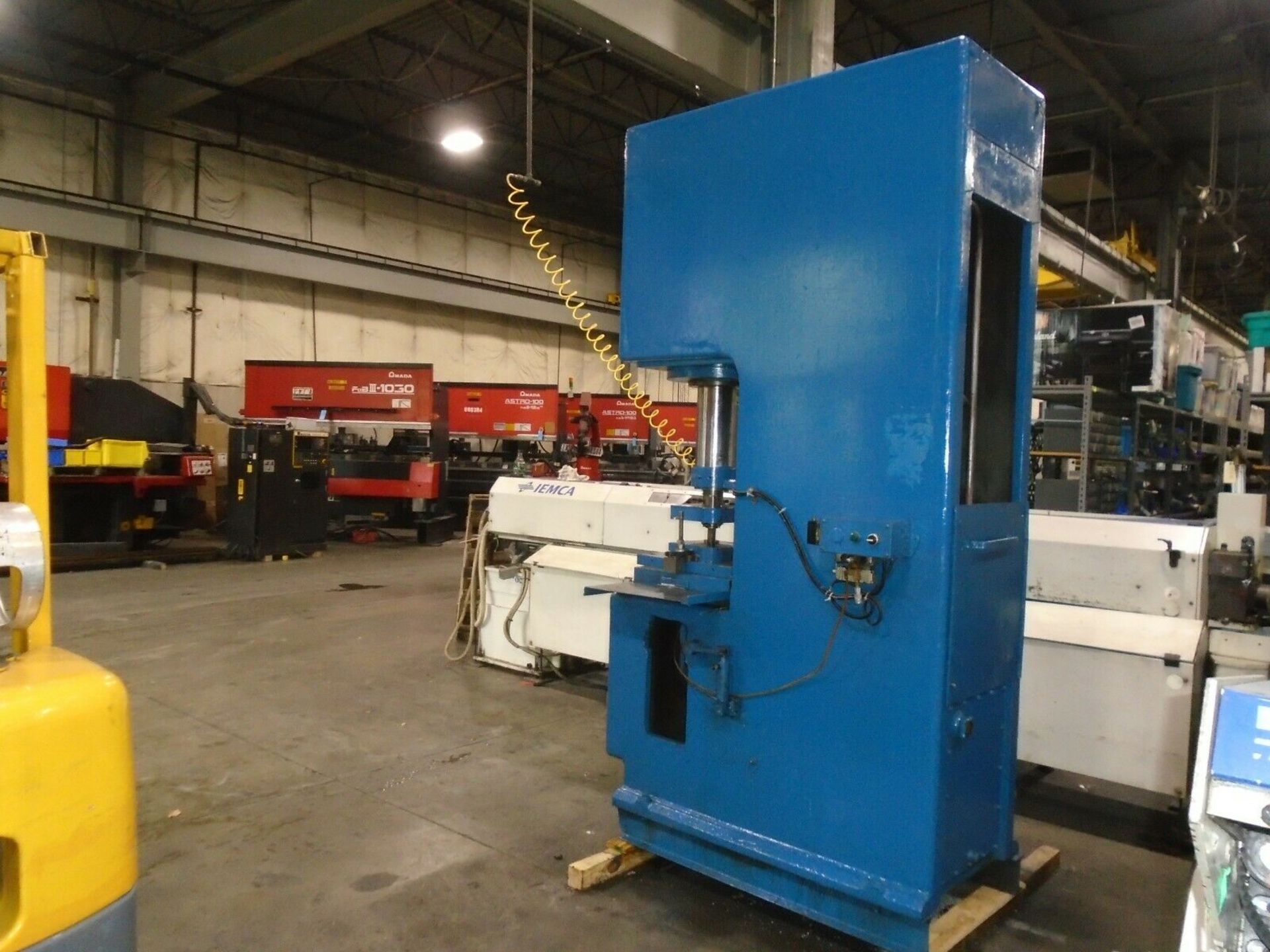 Denison 50 Ton Hydraulic Press With 18 Die Sets - Image 3 of 10