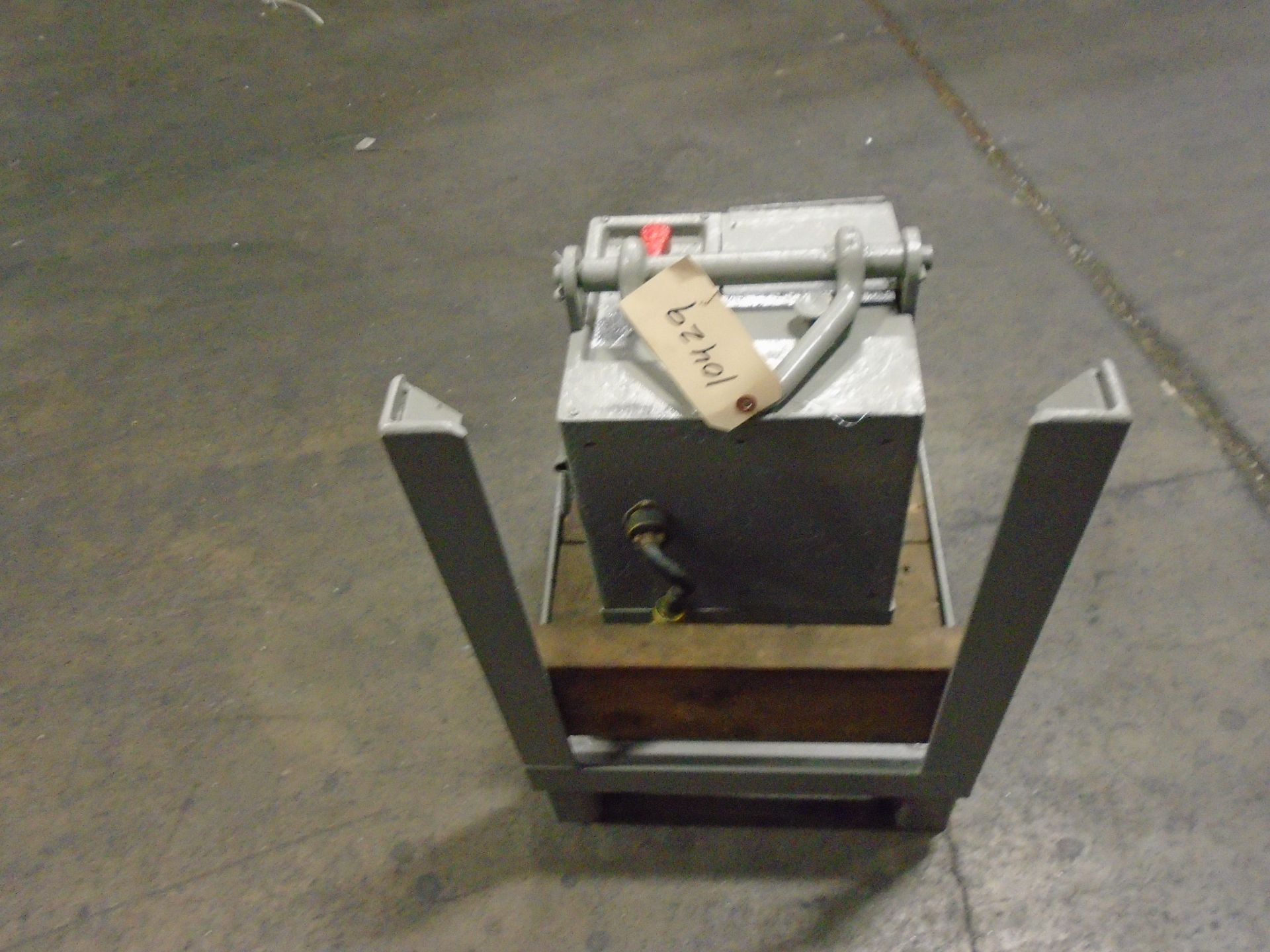 Magnaligt LM-2 Crane Electromagnet 2,500 Lbs. Capacity With Charger - Image 3 of 7