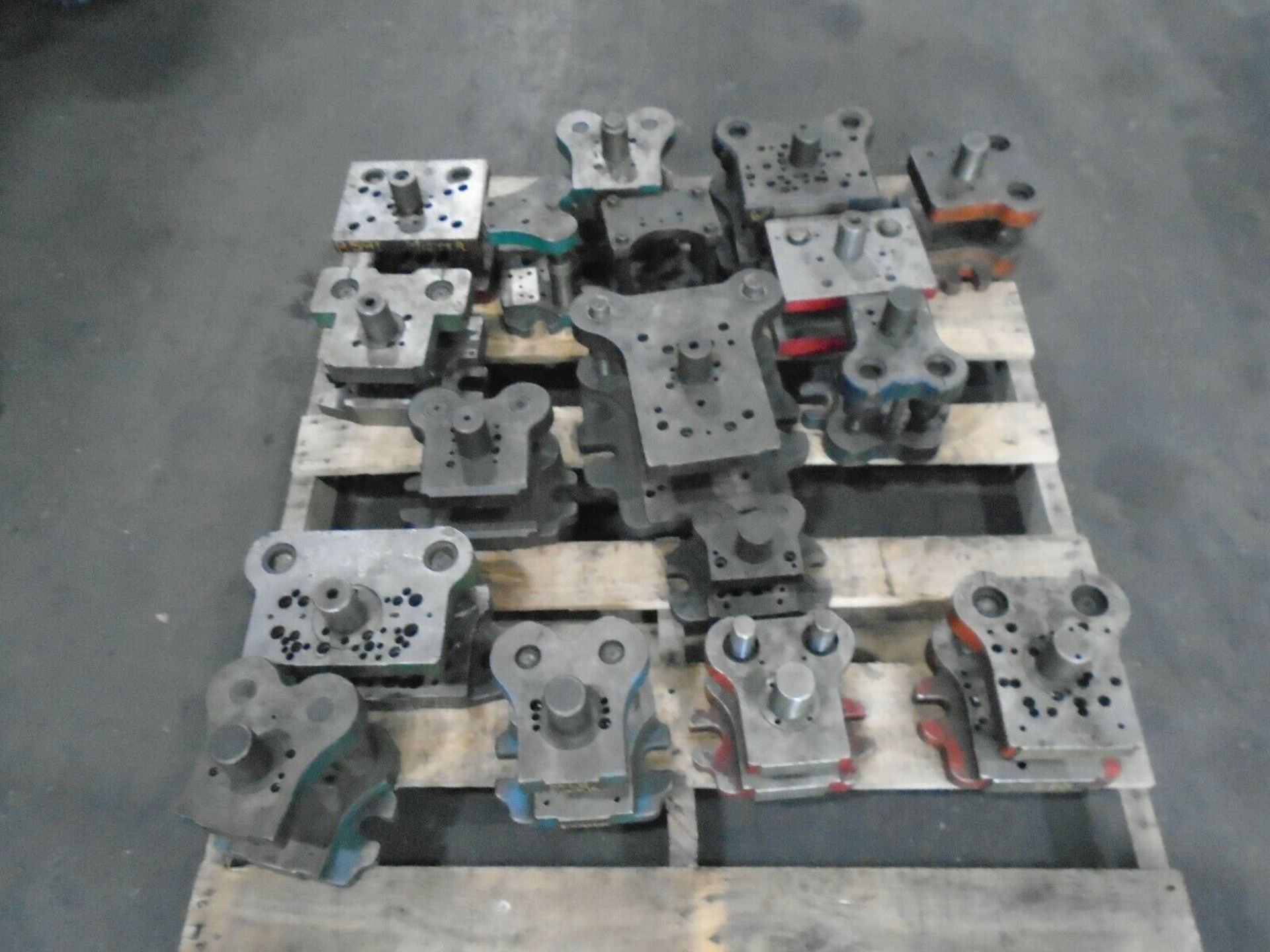 Denison 50 Ton Hydraulic Press With 18 Die Sets - Image 9 of 10