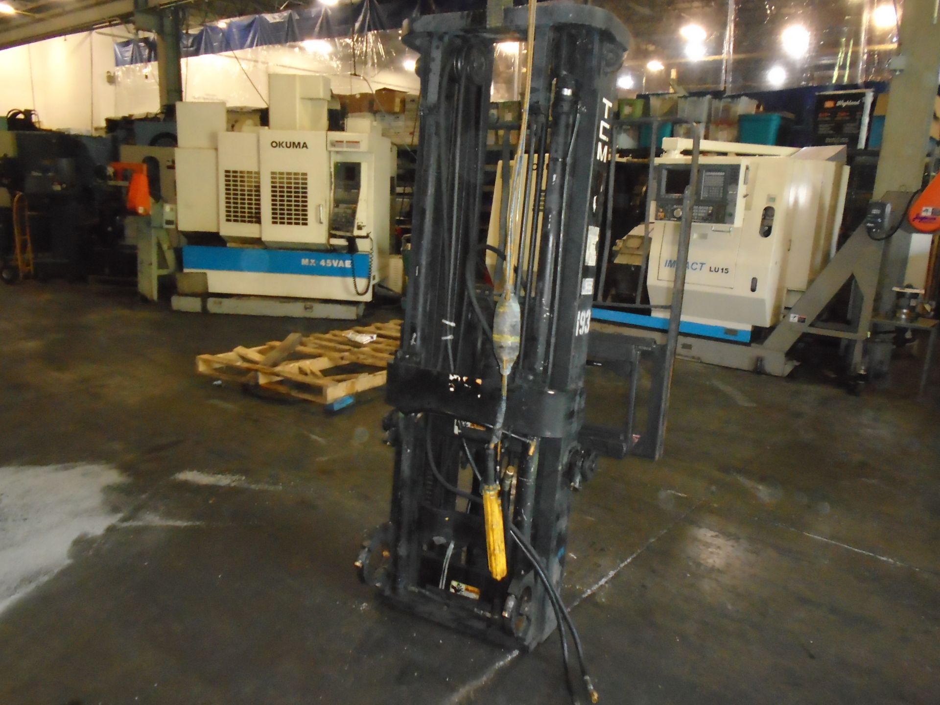 TCM Forklift FCG2.5TTT Three Stage Mast With Side Shifter 189” x 4500 Lbs. - Image 4 of 5