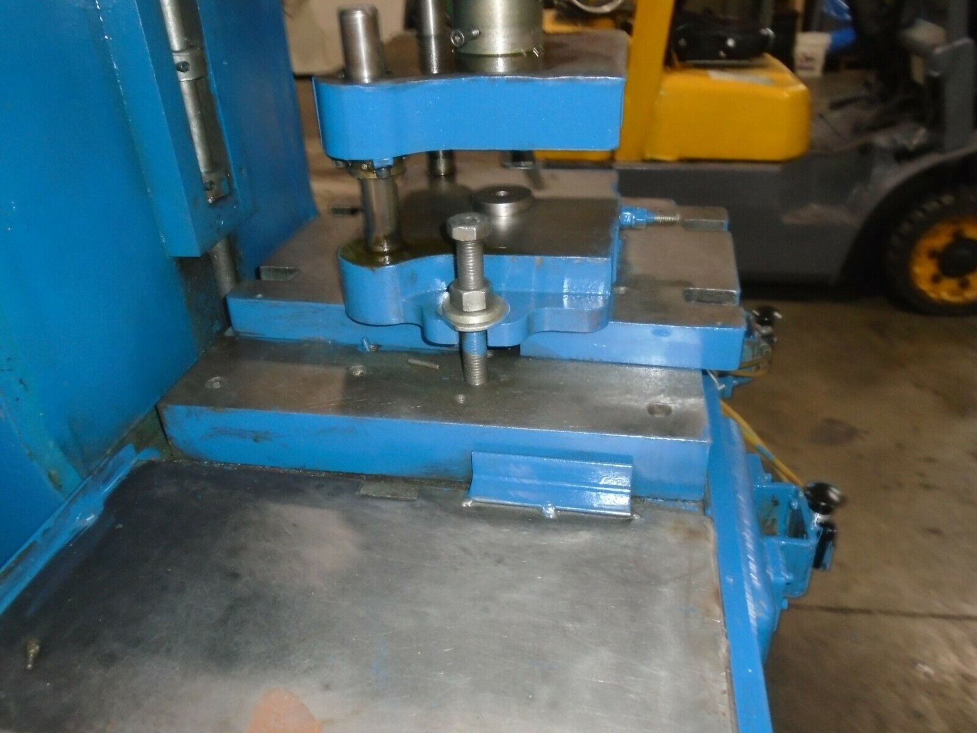 Denison 50 Ton Hydraulic Press With 18 Die Sets - Image 7 of 10