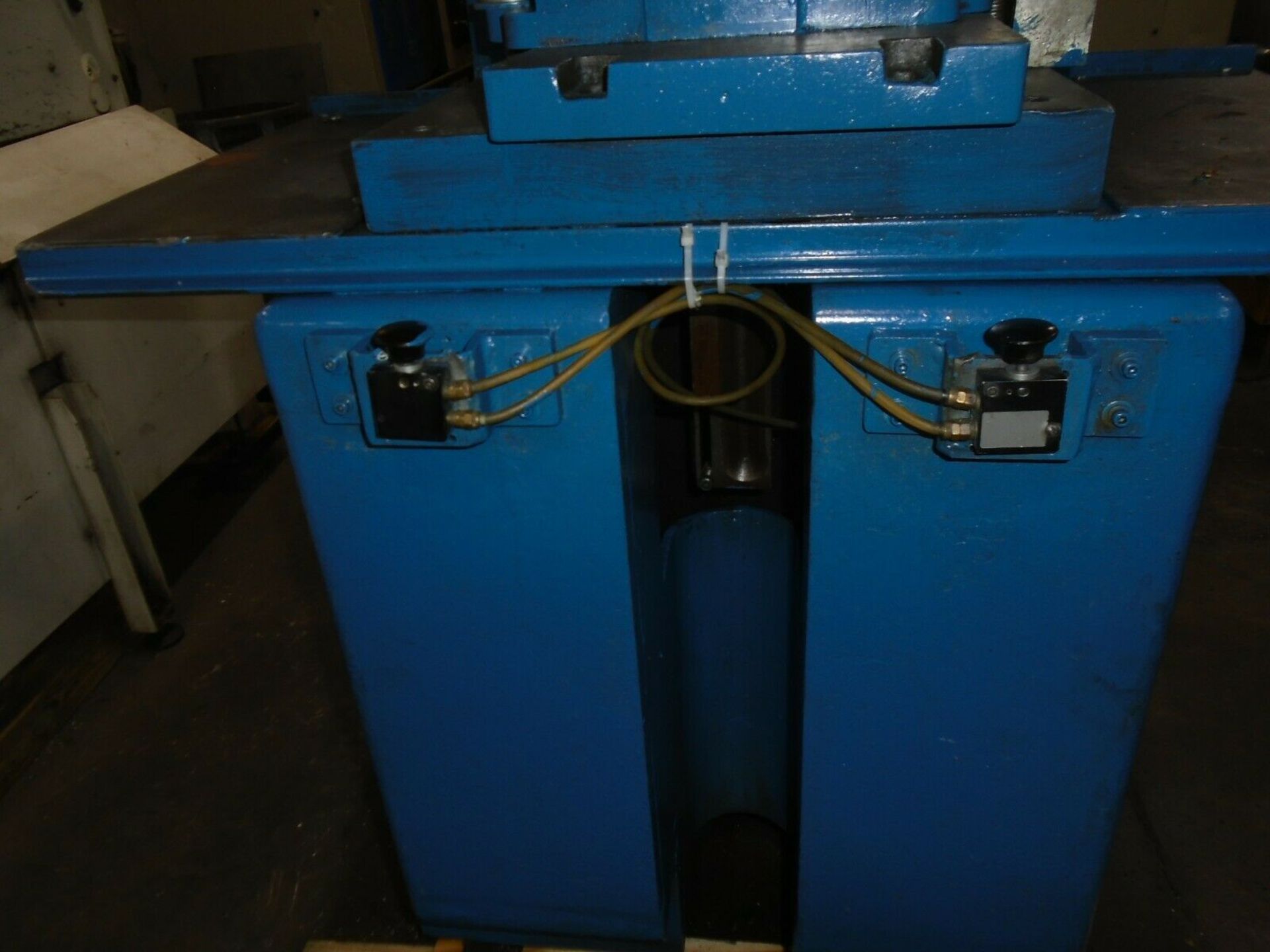 Denison 50 Ton Hydraulic Press With 18 Die Sets - Image 5 of 10