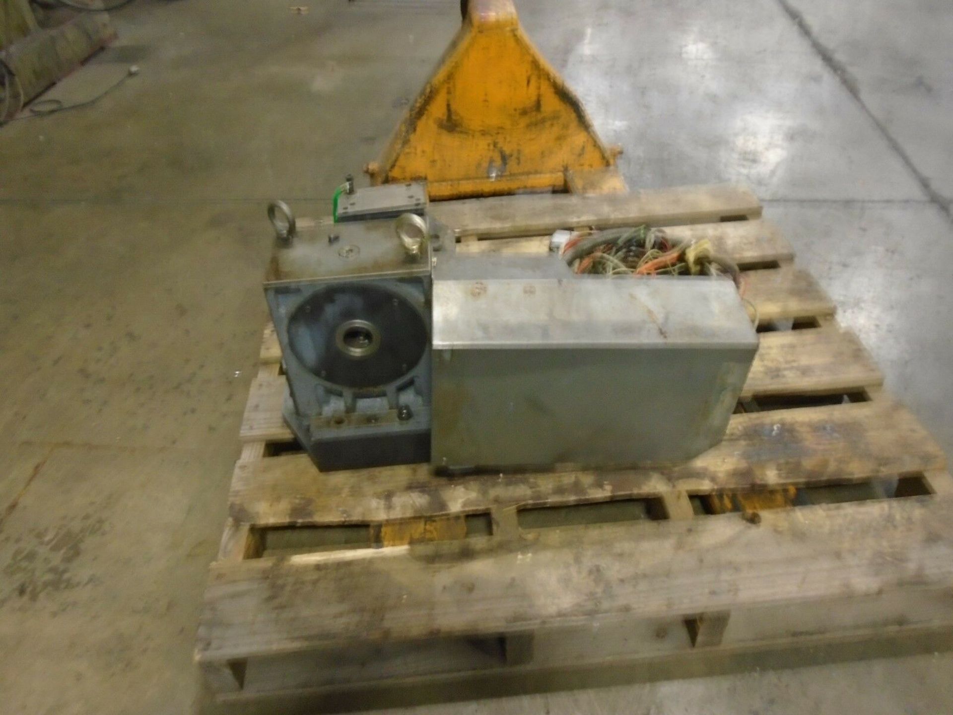 Peisler RT-160 Rotary Table With Base Plate Fanuc Motors Fanuc Motors  1 9/16 ID Hole 12" Swing Base - Image 2 of 5