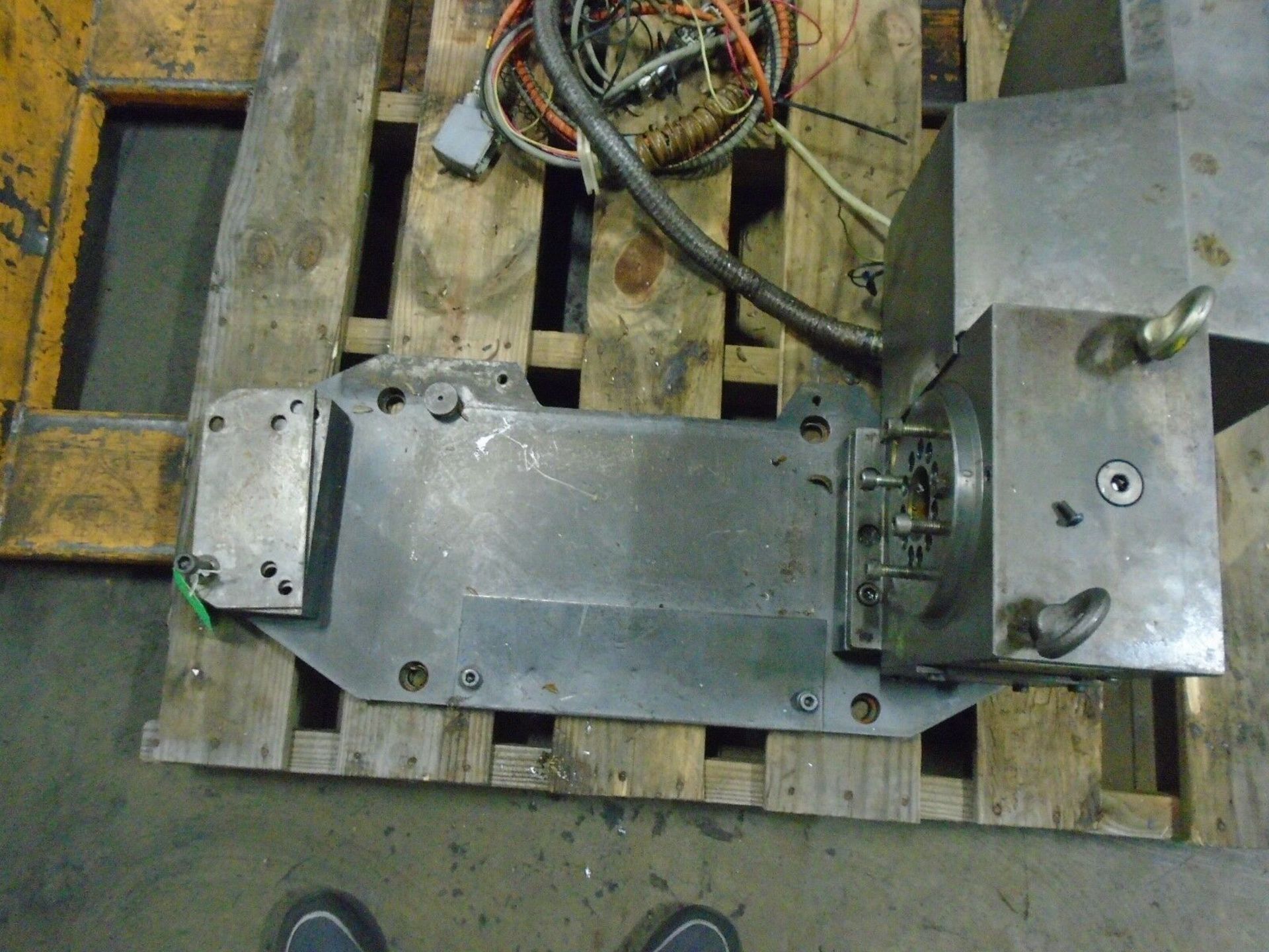 Peisler RT-160 Rotary Table With Base Plate Fanuc Motors Fanuc Motors  1 9/16 ID Hole 12" Swing Base - Image 4 of 5