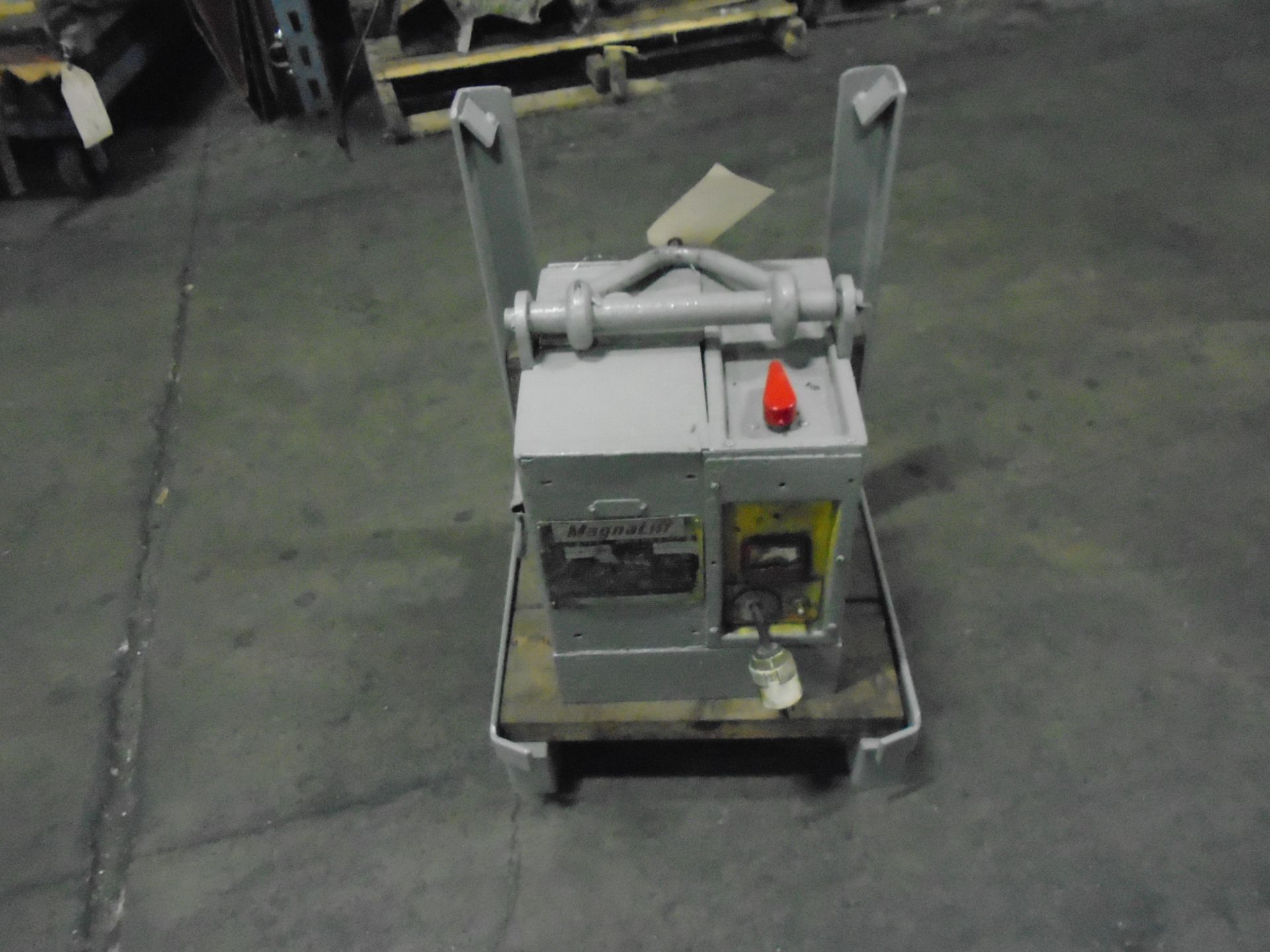 Magnaligt LM-2 Crane Electromagnet 2,500 Lbs. Capacity With Charger 110V Brand New Battery Stand