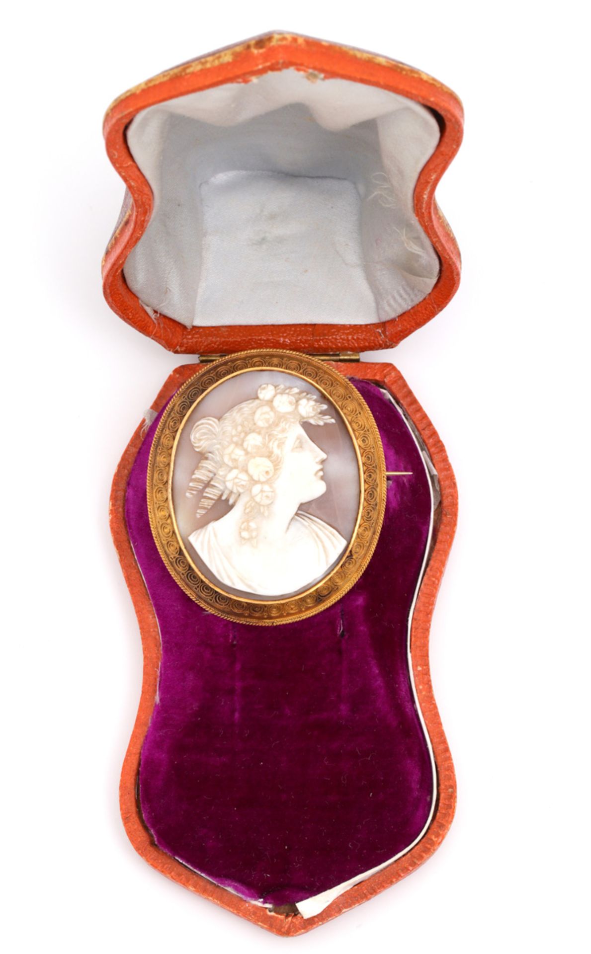 A BROOCH WITH A SHELL CAMEO Gold frame, centre with carved shell cameo depicting lady (Summer),