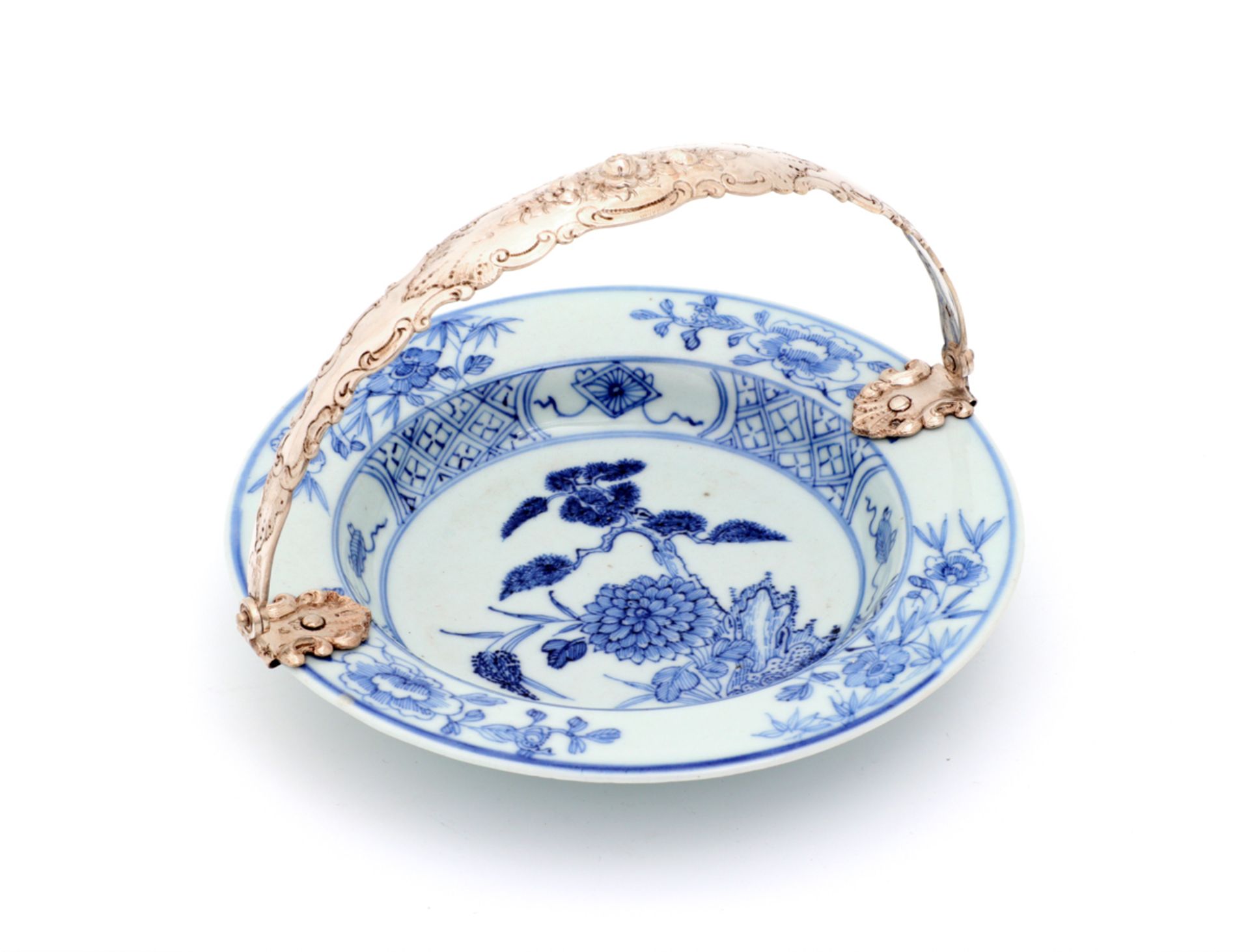 A KANGXI PLATE WITH A DUTCH SILVER HANDLE Chinese export porcelain, Qianlong period (1736-1795),