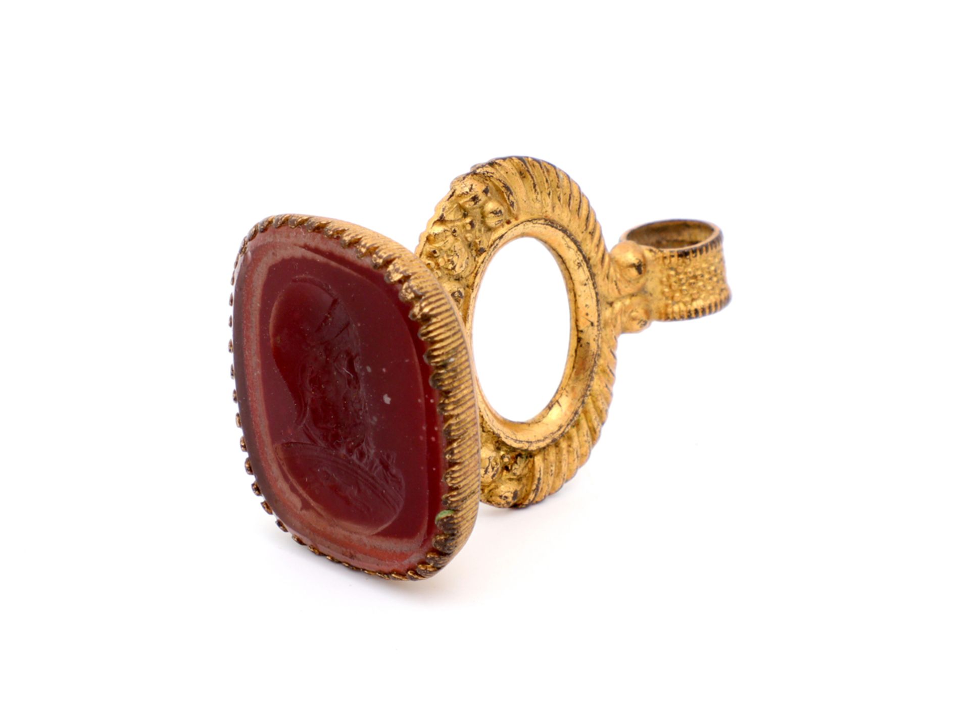 AN AGATE SIGNET Gilt metal, set with a carved carnelian agate depicting warrior. Europe, 19th