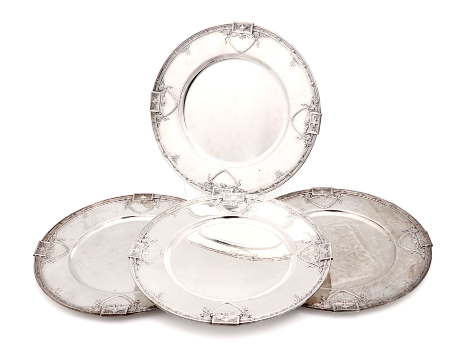 FOUR AMERICAN SILVER CHARGER PLATES 925/000 silver, American work by Gorham company, early 20th