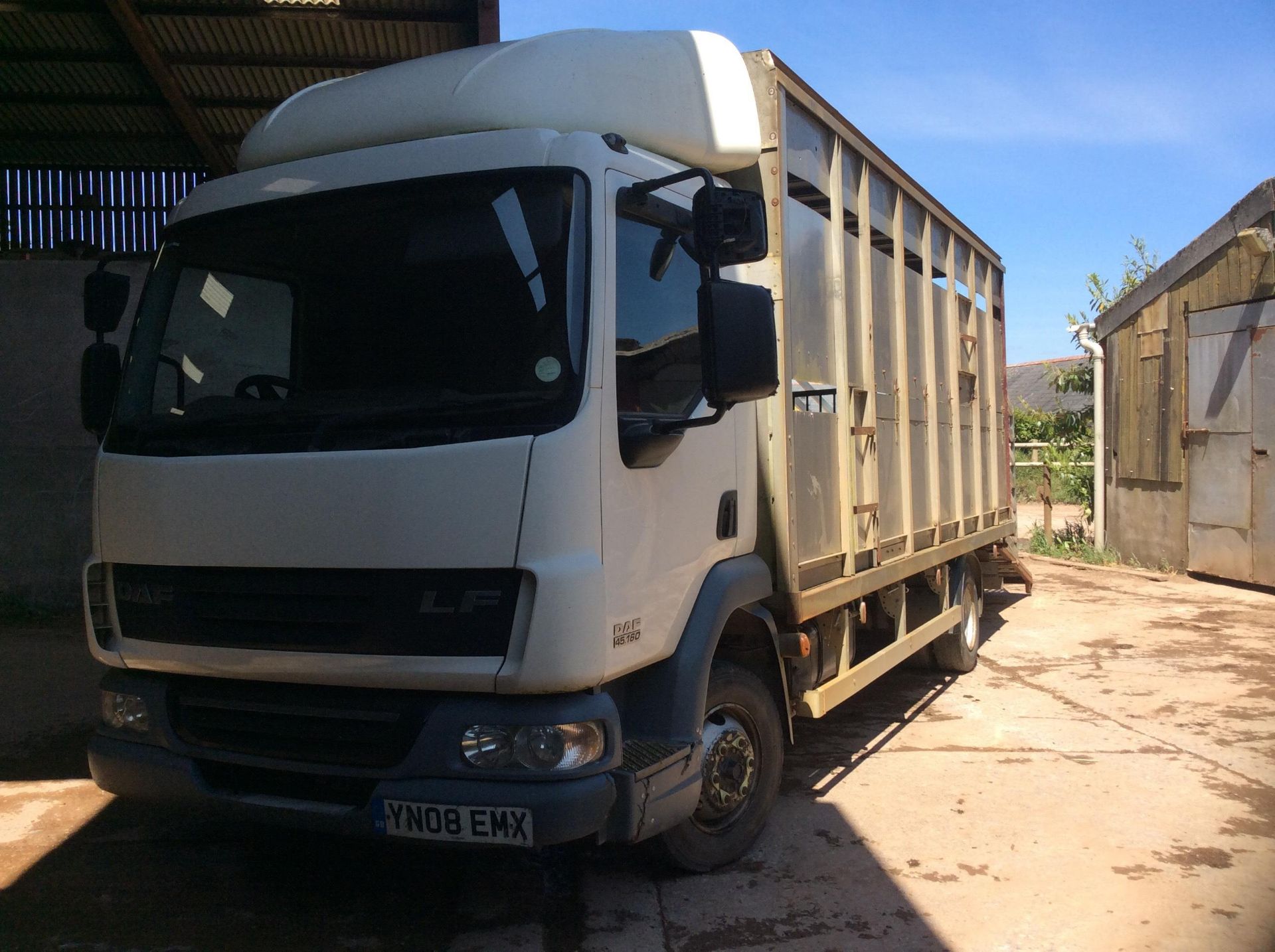 DAF LF 7.5T Lorry with 18' Cattle Box - Image 2 of 13