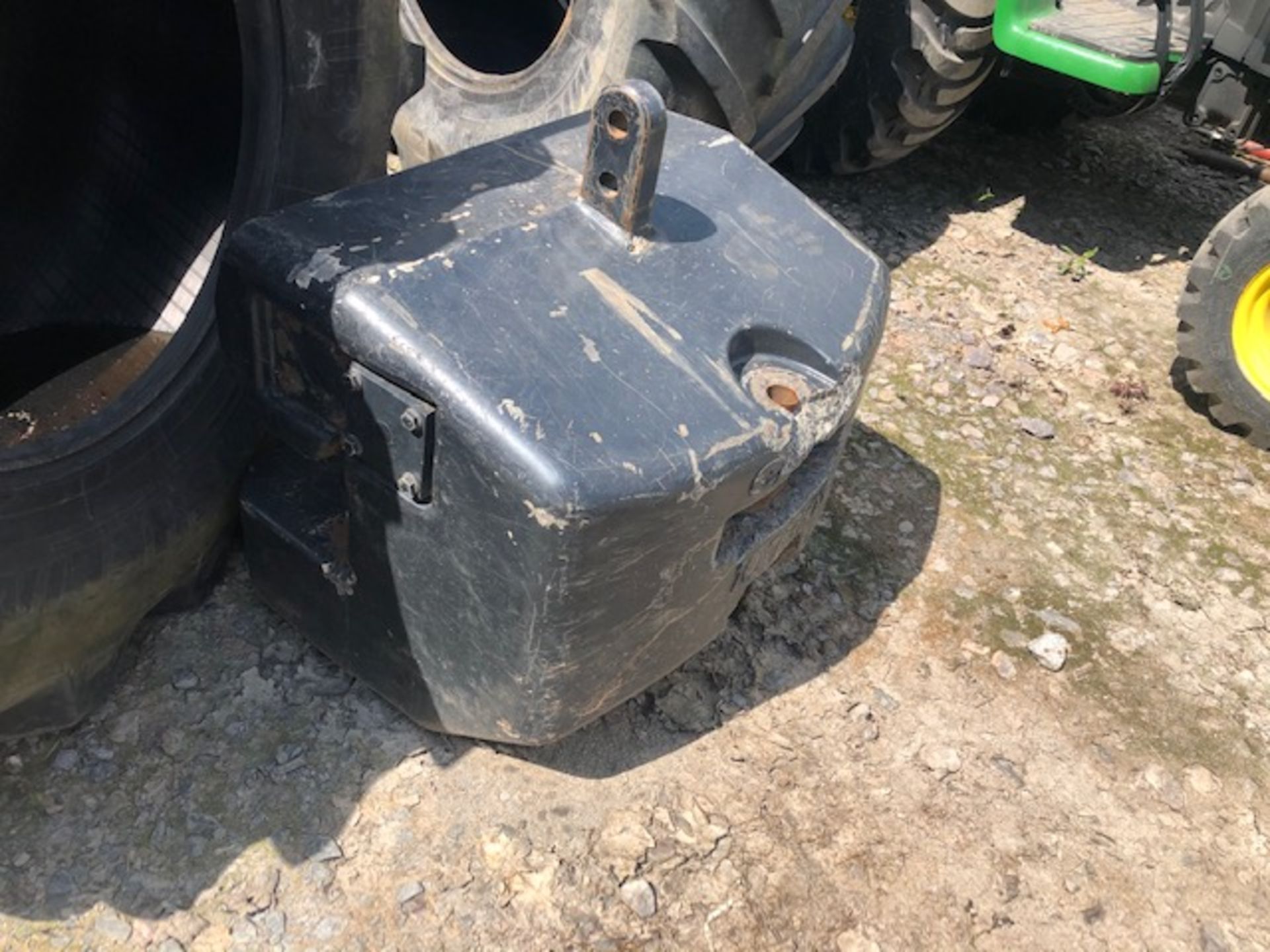 1000kg concrete weight to fit Case tractor