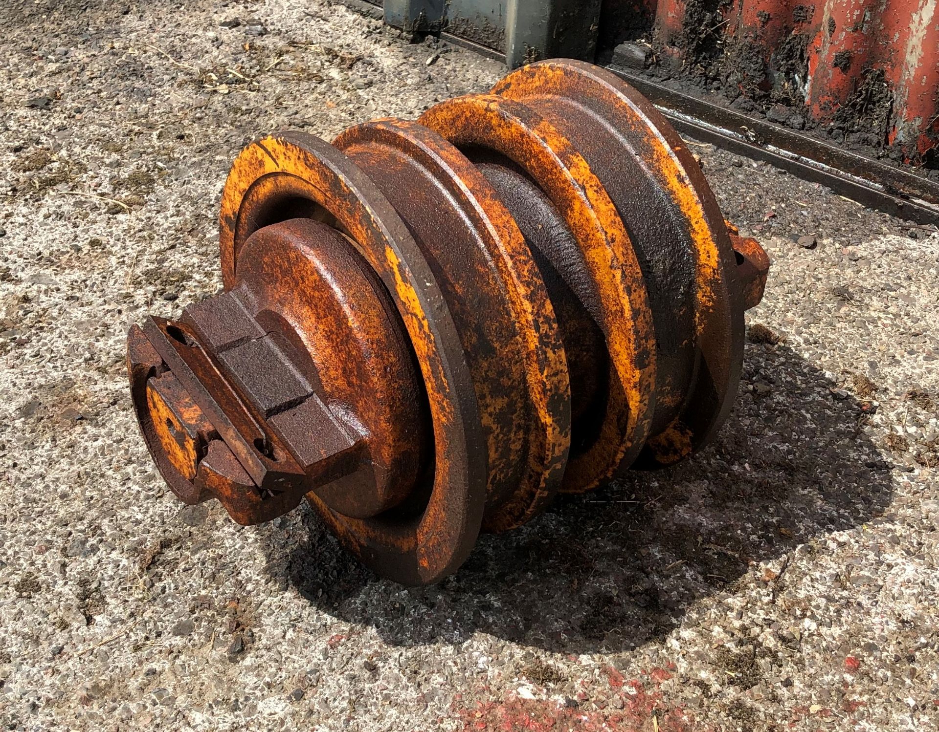 John Deere Modern Bottom Track Roller