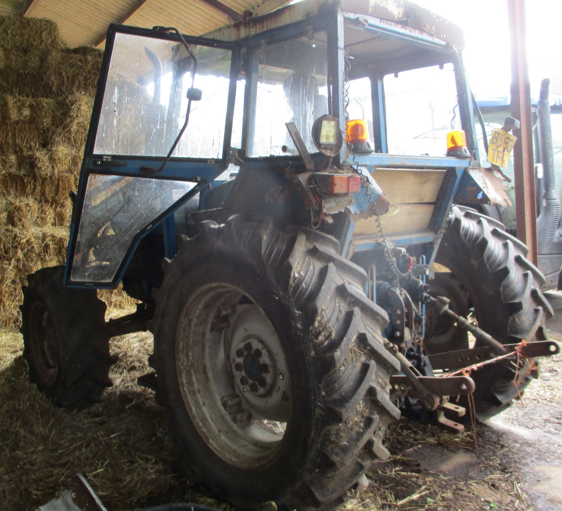 FORD 5610 TRACTOR WITH QUICKE LOADER - Image 3 of 10