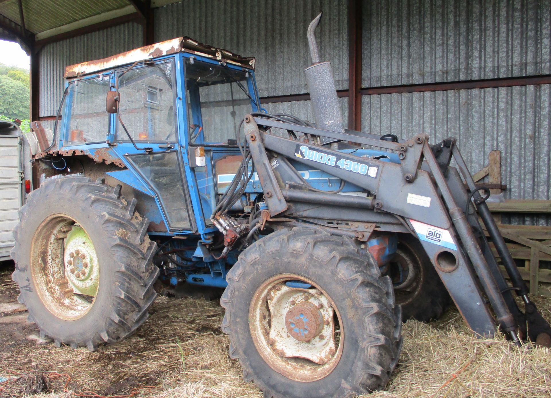 FORD 5610 TRACTOR WITH QUICKE LOADER
