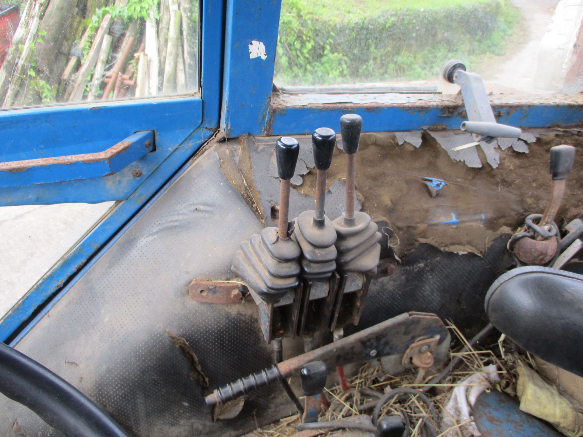 FORD 5610 TRACTOR WITH QUICKE LOADER - Image 9 of 10